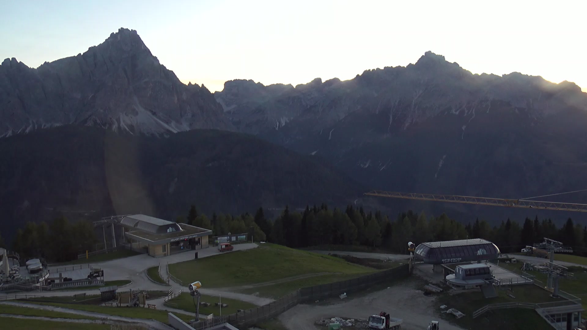 Sexten (3Zinnen Dolomites) Helm-Plateau snow cam captured at 3 October 2026 at 6:52 pm GMT+2