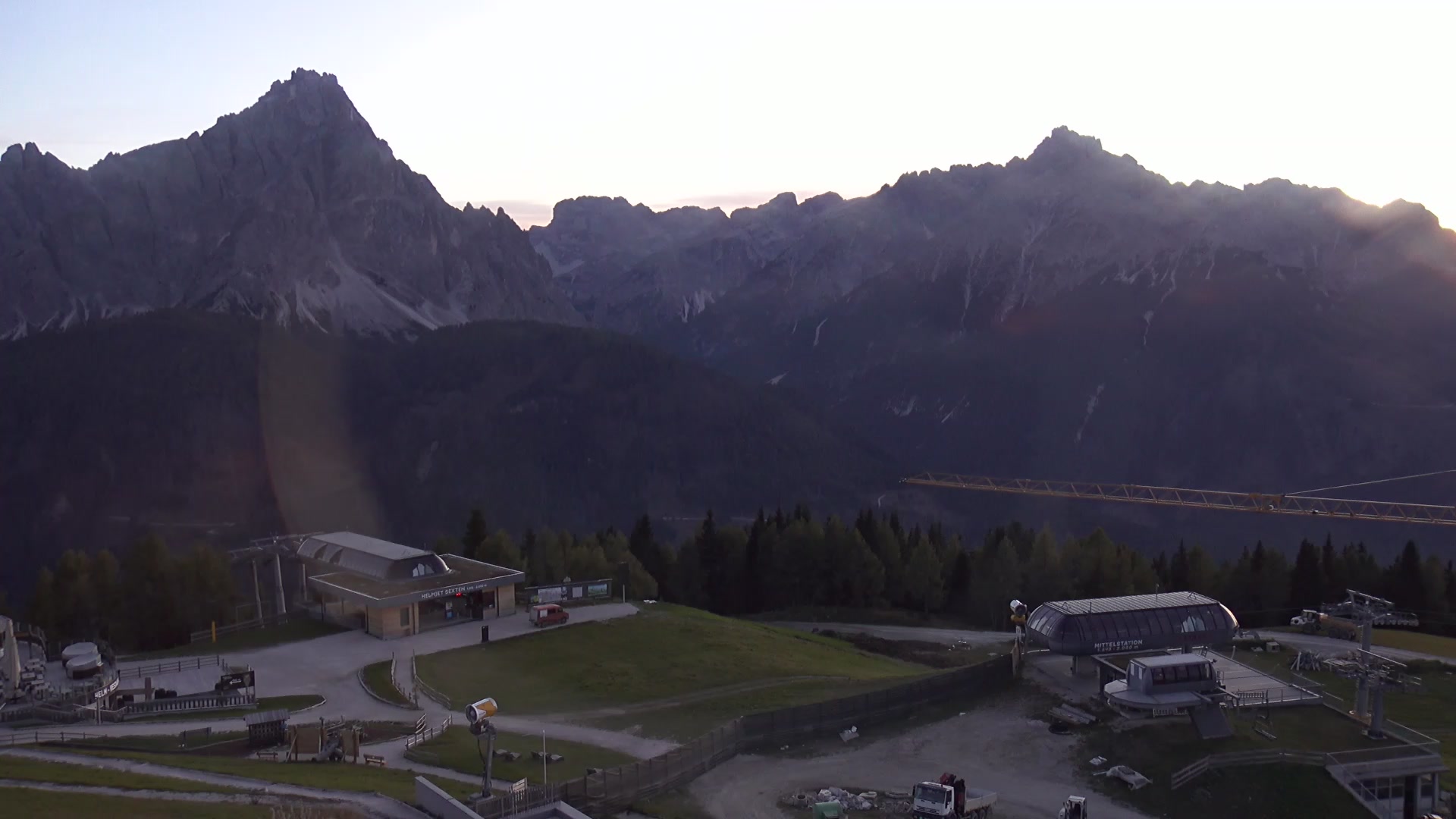 Sexten (3Zinnen Dolomites) Helm-Plateau snow cam captured at 4 October 2026 at 6:55 pm GMT+2