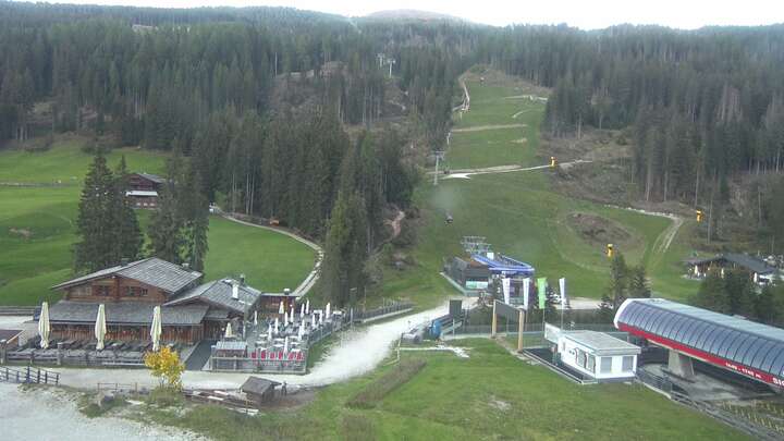 Sexten (3Zinnen Dolomites) Signaue snow cam captured at 28 September 2026 at 7:06 pm GMT+2