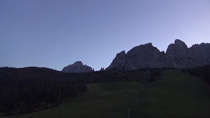 Sexten (3Zinnen Dolomites) Kreuzbergpass snow cam captured at 28 September 2026 at 7:22 pm GMT+2