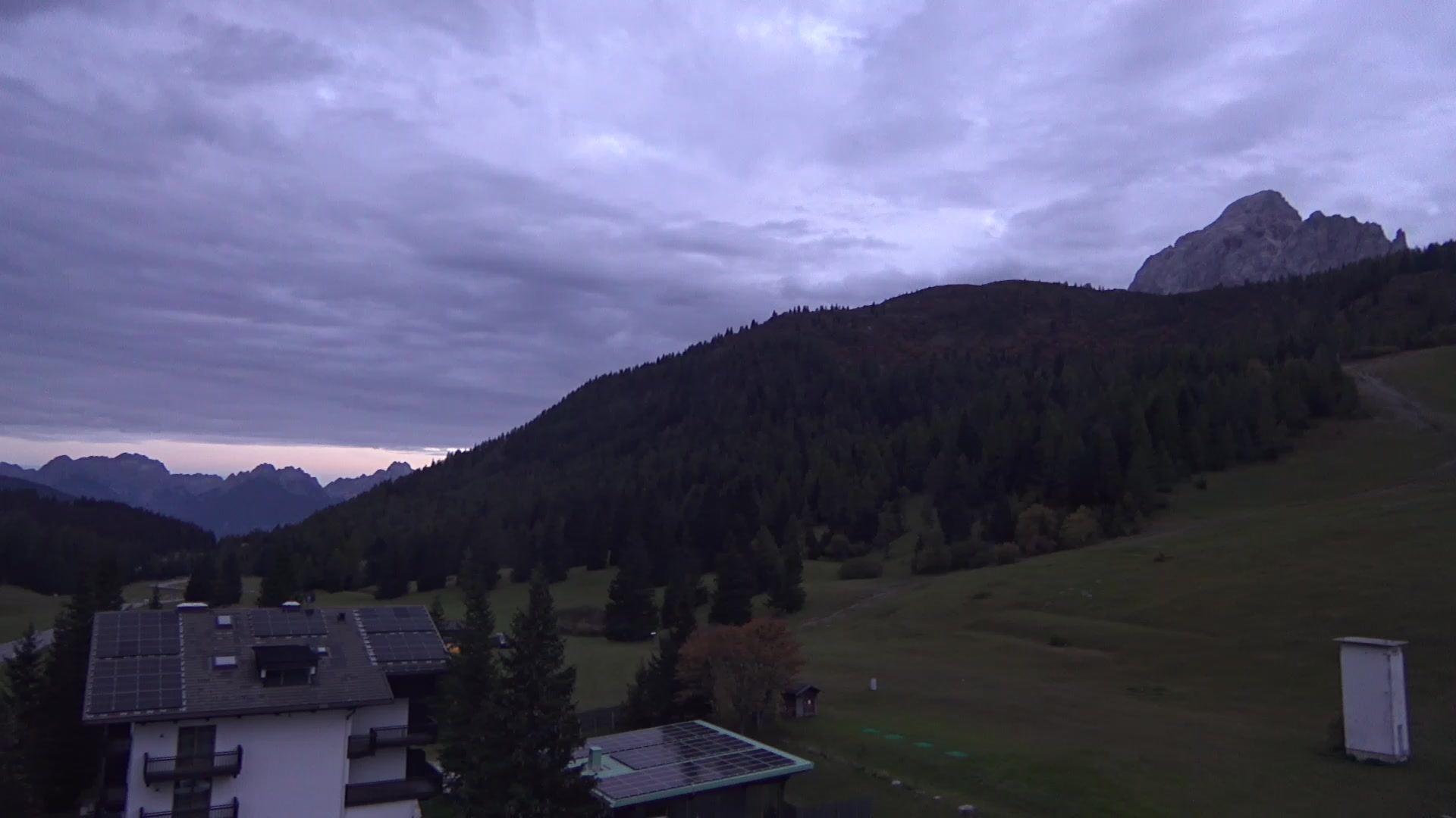 Sexten (3Zinnen Dolomites) Kreuzbergpass snow cam captured at 5 October 2026 at 7:00 pm GMT+2