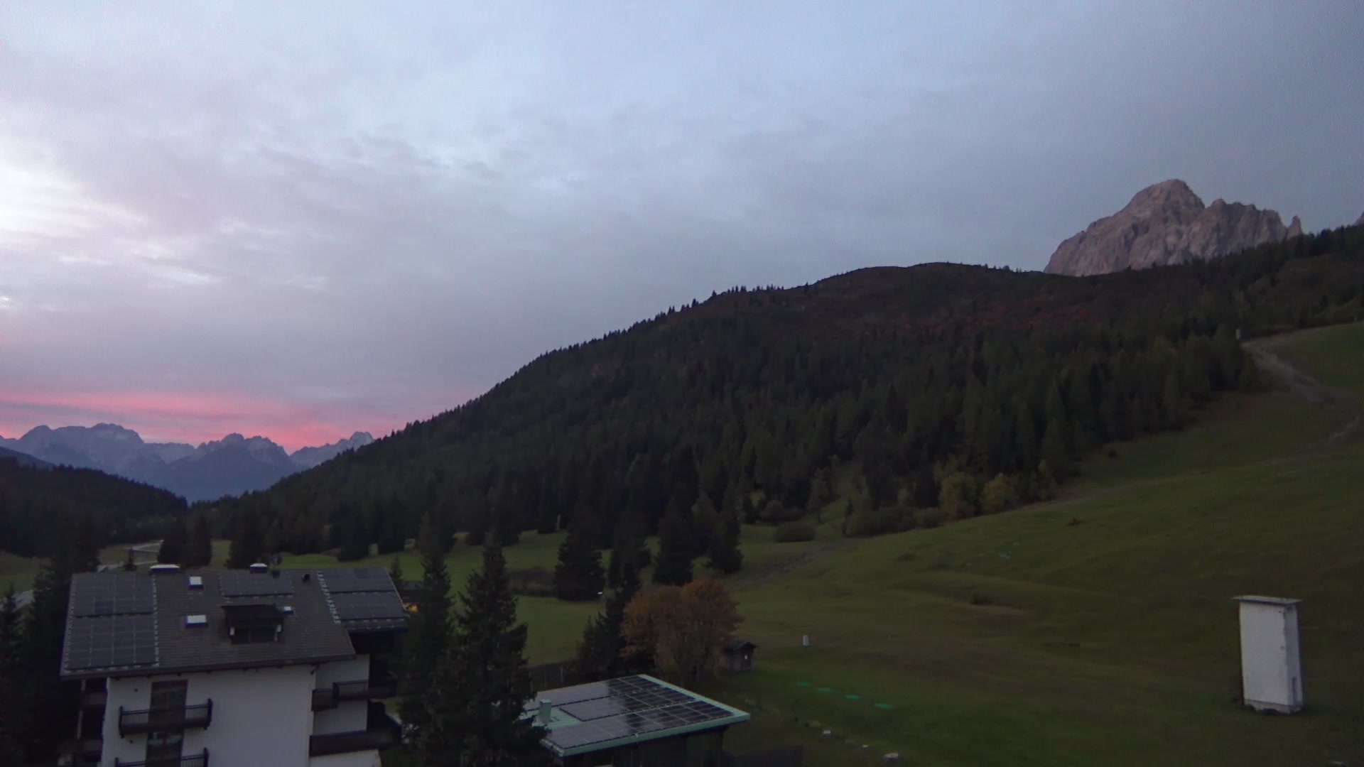 Sexten (3Zinnen Dolomites) Kreuzbergpass snow cam captured at 6 October 2026 at 7:19 am GMT+2