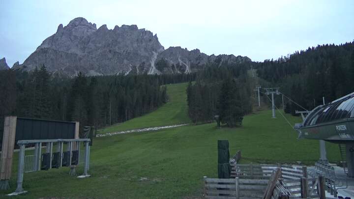 Sexten (3Zinnen Dolomites) Base Station Porzen snow cam captured at 13 September 2026 at 7:49 pm GMT+2
