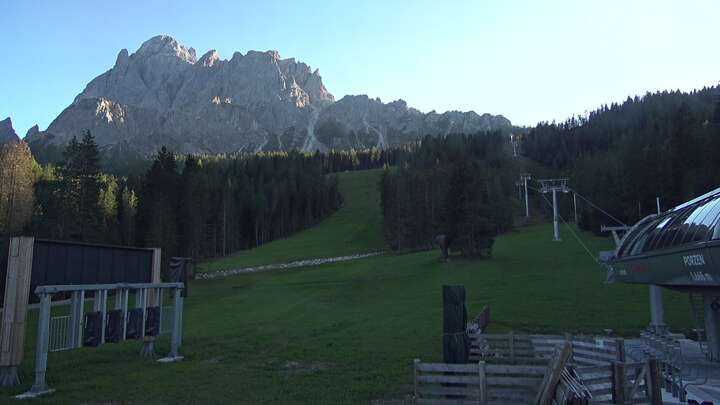 Sexten (3Zinnen Dolomites) Base Station Porzen snow cam captured at 15 September 2026 at 6:10 pm GMT+2