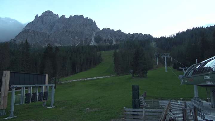 Sexten (3Zinnen Dolomites) Base Station Porzen snow cam captured at 16 September 2026 at 7:31 pm GMT+2