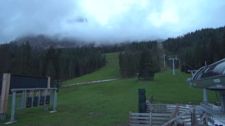 Sexten (3Zinnen Dolomites) Base Station Porzen snow cam captured at 17 September 2026 at 10:12 pm GMT+2