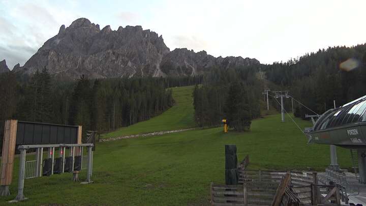Sexten (3Zinnen Dolomites) Base Station Porzen snow cam captured at 18 September 2026 at 7:31 pm GMT+2