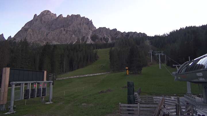 Sexten (3Zinnen Dolomites) Base Station Porzen snow cam captured at 23 September 2026 at 7:31 pm GMT+2