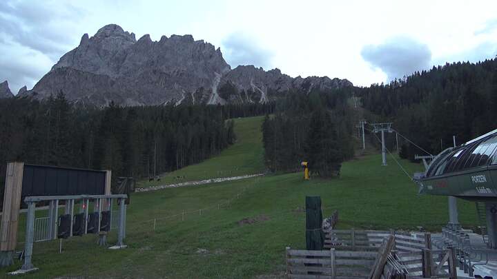 Sexten (3Zinnen Dolomites) Base Station Porzen snow cam captured at 24 September 2026 at 7:13 pm GMT+2