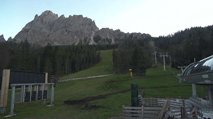 Sexten (3Zinnen Dolomites) Base Station Porzen snow cam captured at 26 September 2026 at 7:13 pm GMT+2