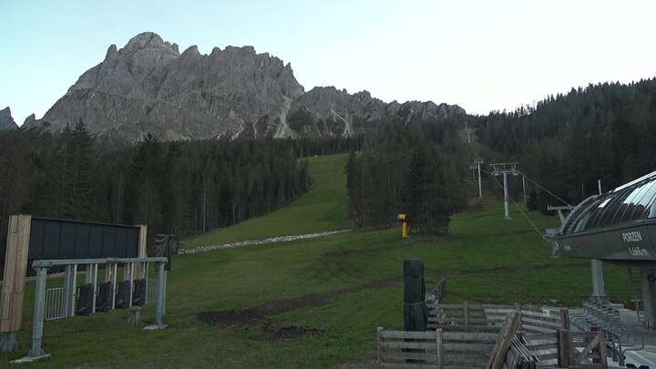 Sexten (3Zinnen Dolomites) Base Station Porzen snow cam captured at 27 September 2026 at 7:11 pm GMT+2