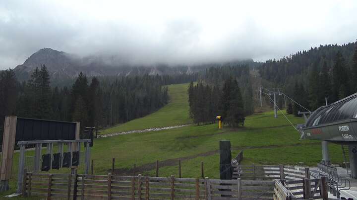 Sexten (3Zinnen Dolomites) Base Station Porzen snow cam captured at 29 September 2026 at 12:35 pm GMT+2