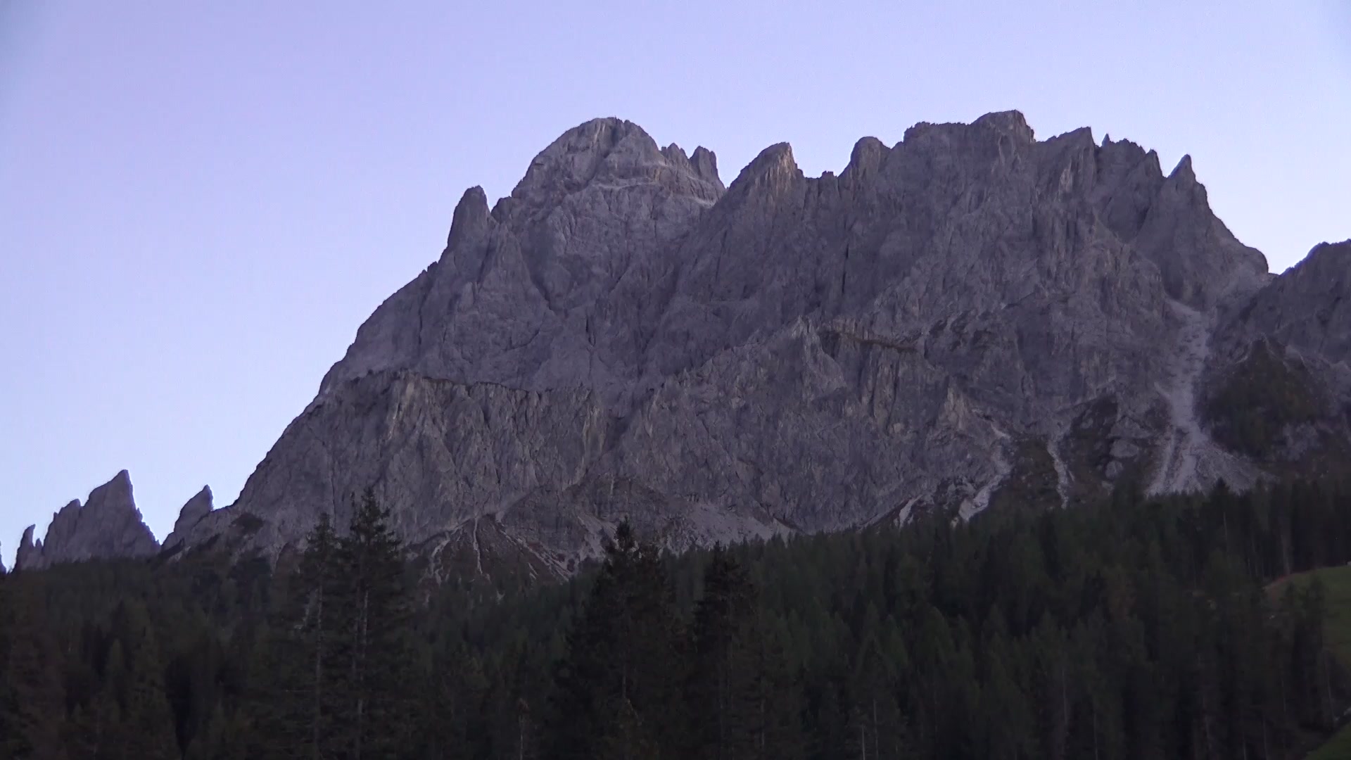 Sexten (3Zinnen Dolomites) Base Station Porzen snow cam captured at 3 October 2026 at 7:09 pm GMT+2