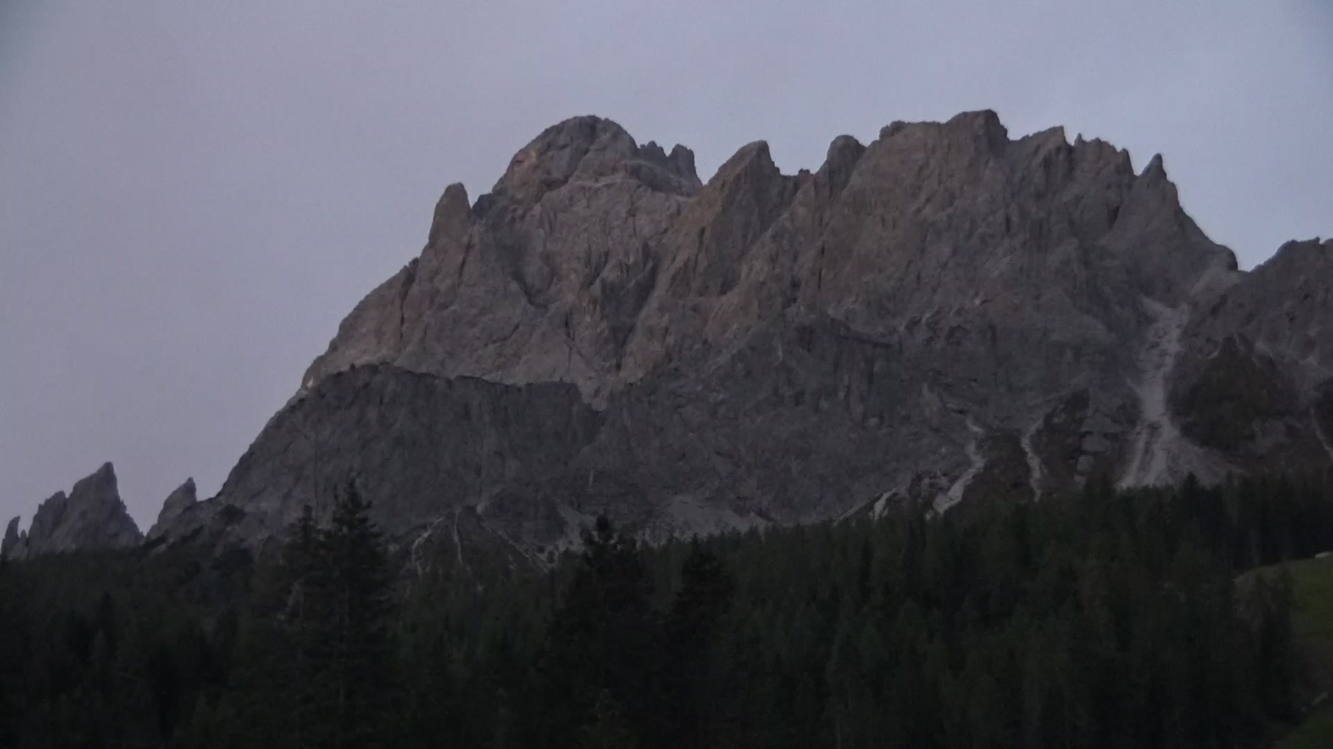 Sexten (3Zinnen Dolomites) Base Station Porzen snow cam captured at 6 October 2026 at 7:03 am GMT+2