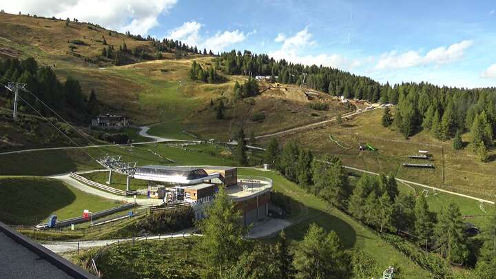 Sterzing (Vipiteno) Ski Area Rosskopf snow cam captured at 17 September 2026 at 10:14 pm GMT+2