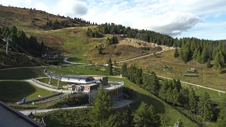 Sterzing (Vipiteno) Ski Area Rosskopf snow cam captured at 21 September 2026 at 4:29 pm GMT+2