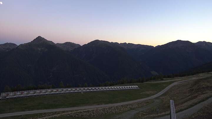 Ulten Schwemmalm snow cam captured at 22 September 2026 at 7:39 pm GMT+2