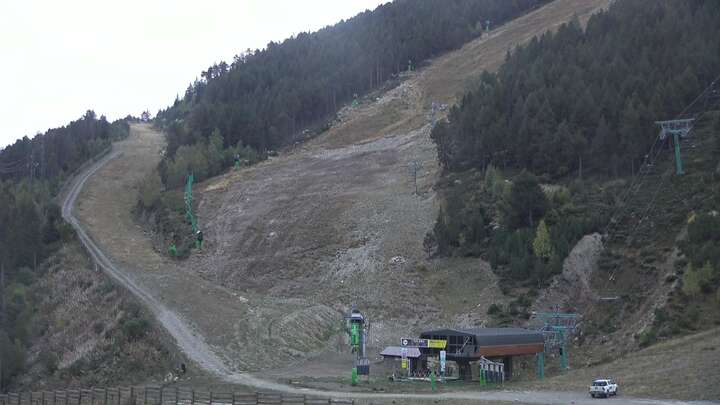 Soldeu (Grandvalira) Estadi Creand snow cam captured at 17 September 2026 at 10:12 pm GMT+2