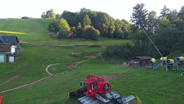 Mladé Buky Mladé Buky snow cam captured at 15 September 2026 at 6:40 pm GMT+2