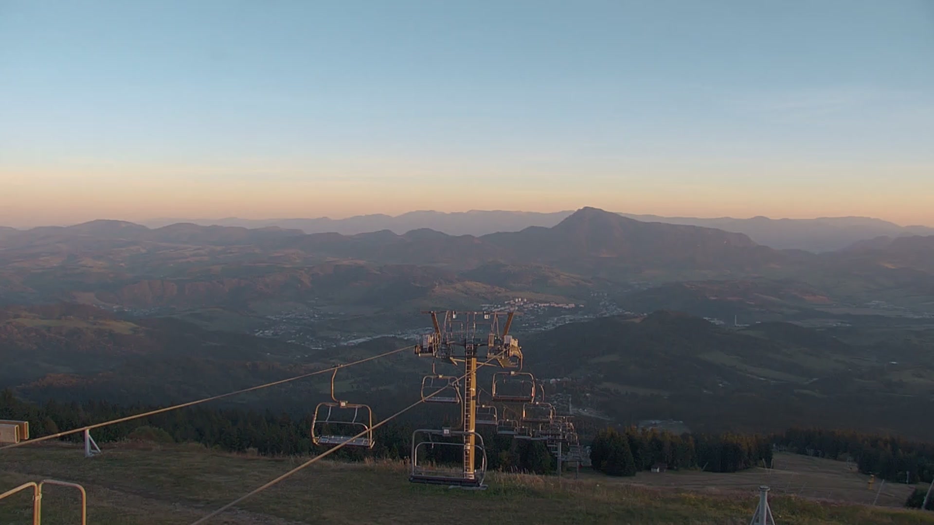 Dolný Kubín (Kubínska hoľa - Berg) Kubínska hoľa - vrch snow cam captured at 3 October 2026 at 6:11 pm GMT+2