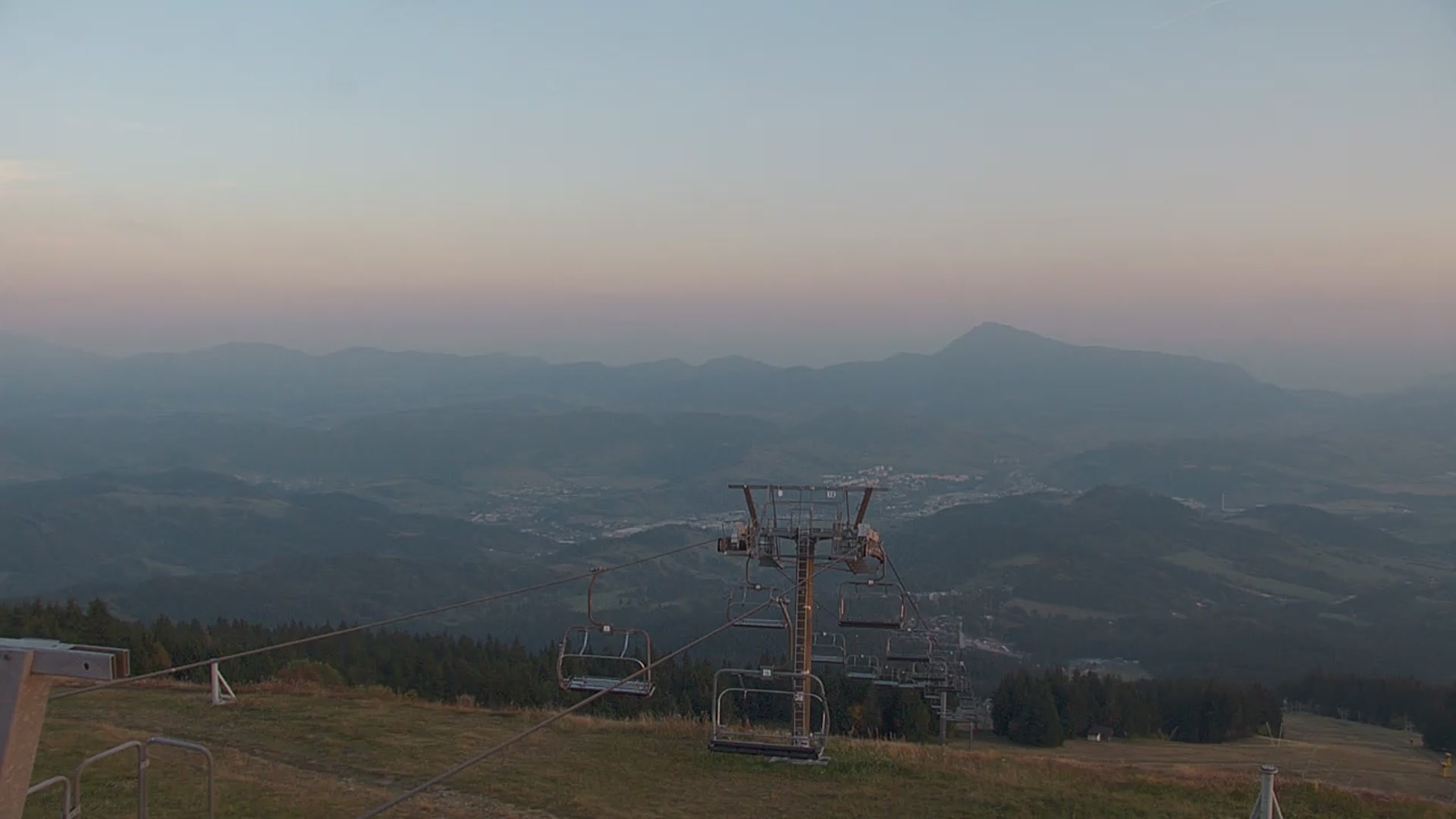 Dolný Kubín (Kubínska hoľa - Berg) Kubínska hoľa - vrch snow cam captured at 5 October 2026 at 6:05 pm GMT+2
