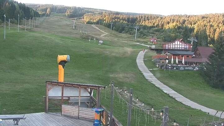 Dolný Kubín (Kubínska hoľa - Berg) Kubínska hoľa II snow cam captured at 15 September 2026 at 6:05 pm GMT+2