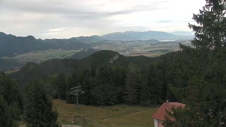 Ružomberok (Malinô Brdo) Malinô brdo snow cam captured at 17 September 2026 at 10:11 pm GMT+2