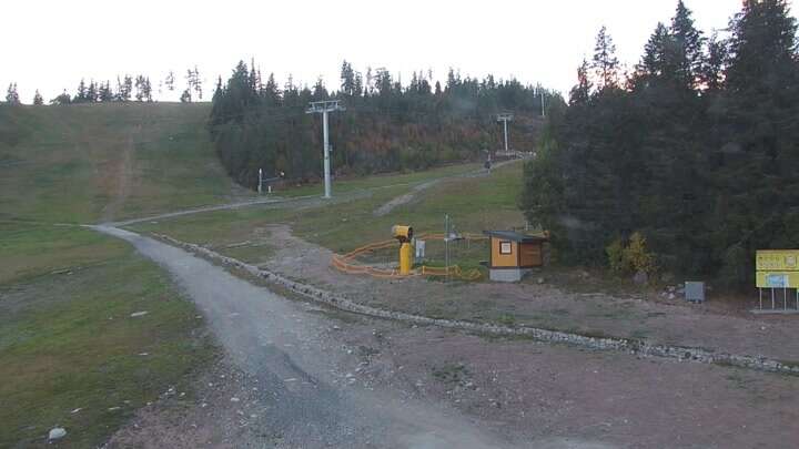 Štrbské Pleso (Interski) Štrbské Pleso - Interski snow cam captured at 16 September 2026 at 6:45 pm GMT+2