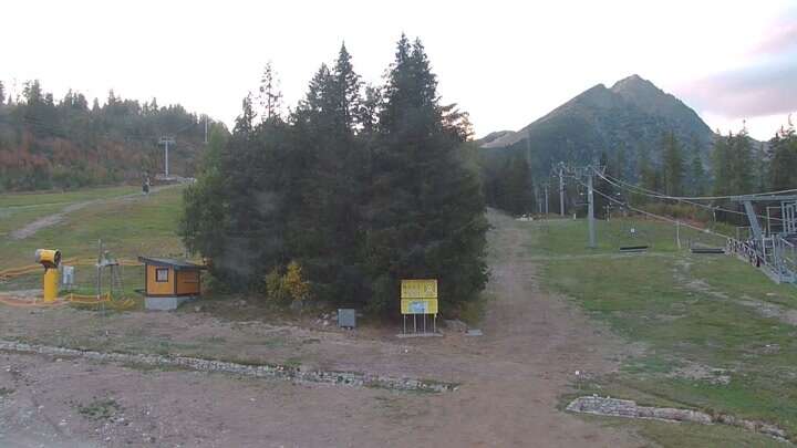 Štrbské Pleso (Interski) Štrbské Pleso - Interski snow cam captured at 18 September 2026 at 6:48 pm GMT+2