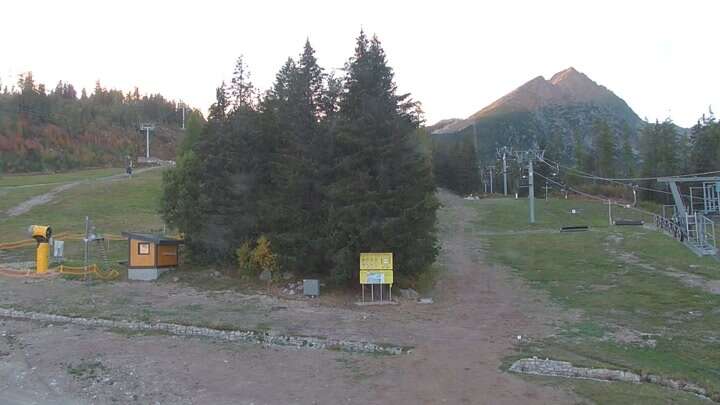 Štrbské Pleso (Interski) Štrbské Pleso - Interski snow cam captured at 19 September 2026 at 6:40 pm GMT+2