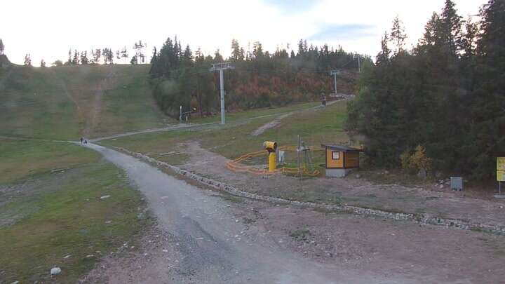 Štrbské Pleso (Interski) Štrbské Pleso - Interski snow cam captured at 20 September 2026 at 6:39 pm GMT+2