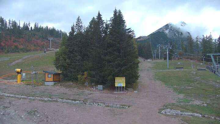 Štrbské Pleso (Interski) Štrbské Pleso - Interski snow cam captured at 25 September 2026 at 6:45 pm GMT+2