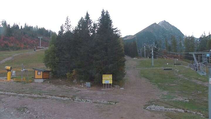 Štrbské Pleso (Interski) Štrbské Pleso - Interski snow cam captured at 28 September 2026 at 6:37 pm GMT+2
