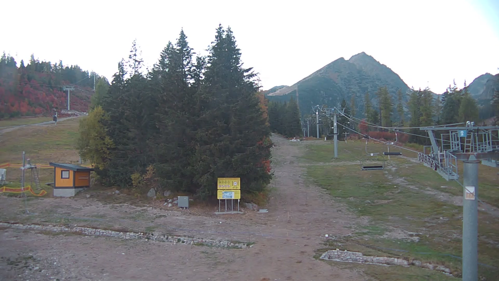 Štrbské Pleso (Interski) Štrbské Pleso - Interski snow cam captured at 3 October 2026 at 6:42 pm GMT+2