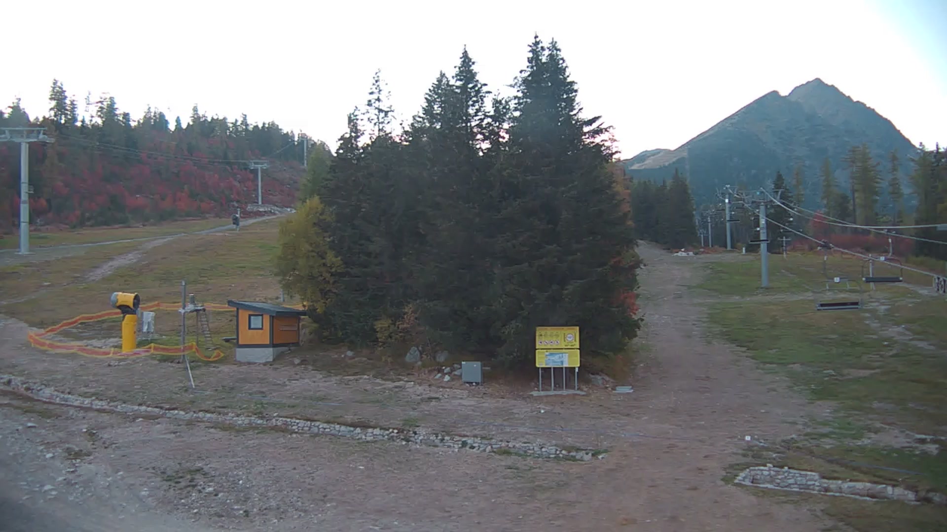 Štrbské Pleso (Interski) Štrbské Pleso - Interski snow cam captured at 5 October 2026 at 6:38 pm GMT+2