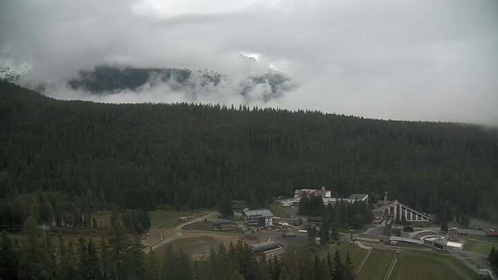 Štrbské Pleso (Interski) Mostíky snow cam captured at 25 September 2026 at 6:29 pm GMT+2