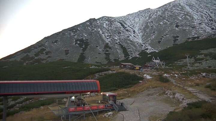 Tatranská Lomnica - Hohe Tatra (Skalnaté pleso) Skalnaté pleso snow cam captured at 28 September 2026 at 6:52 pm GMT+2