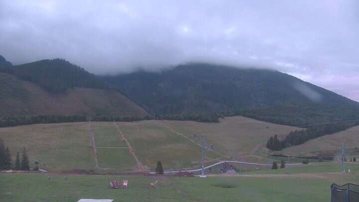 Ždiar Skicentrum Strednica snow cam captured at 17 September 2026 at 10:16 pm GMT+2