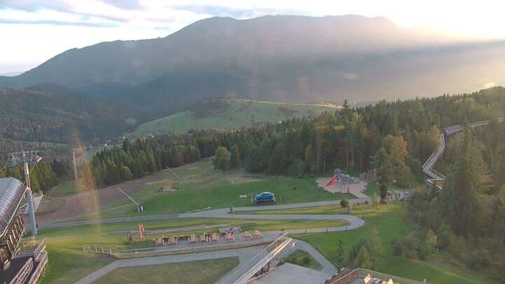 Ždiar - Ski Bachledova (Ždiar - Bachledka Ski&Sun) Bachledka Ski & Sun snow cam captured at 15 September 2026 at 6:30 pm GMT+2