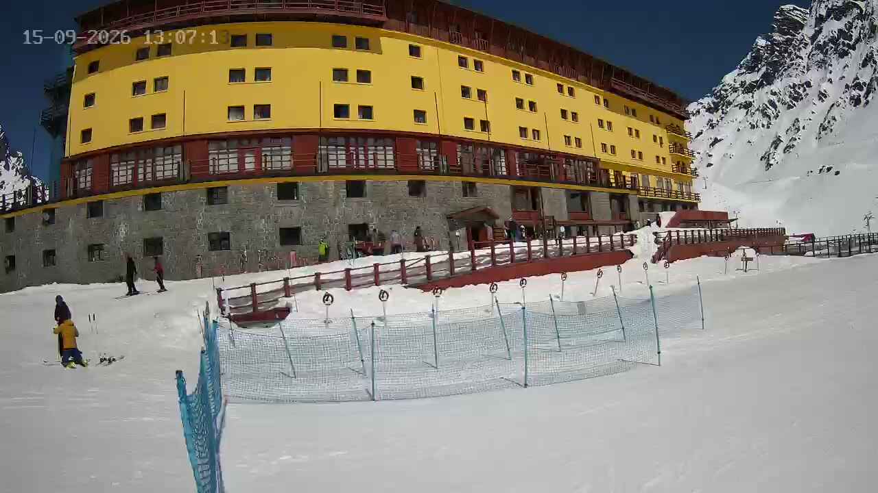 Portillo Ski School snow cam captured at 15 September 2026 at 1:07 pm GMT-3