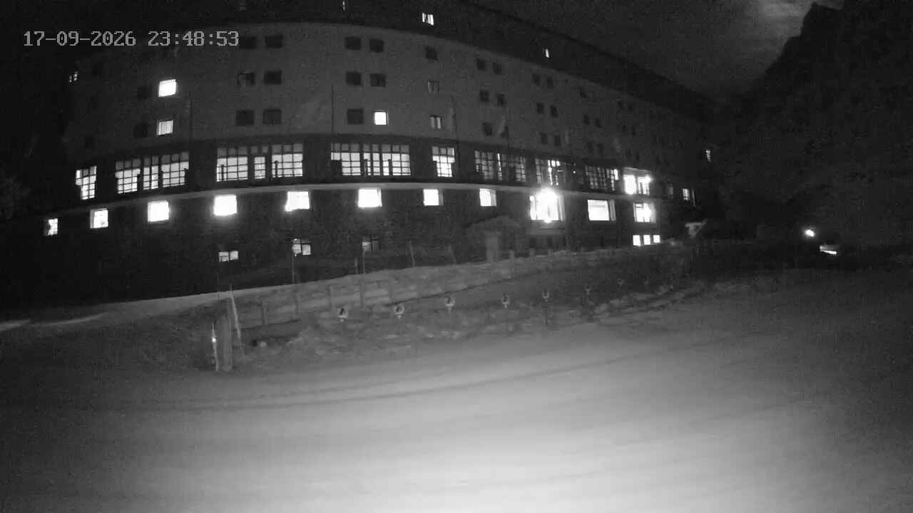 Portillo Ski School snow cam captured at 17 September 2026 at 11:49 pm GMT-3