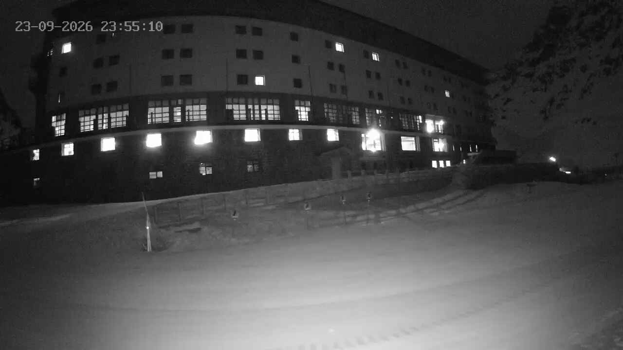 Portillo Ski School snow cam captured at 23 September 2026 at 11:55 pm GMT-3