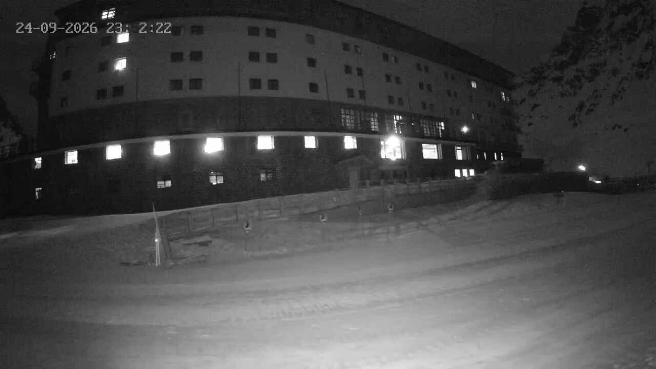 Portillo Ski School snow cam captured at 24 September 2026 at 11:53 pm GMT-3
