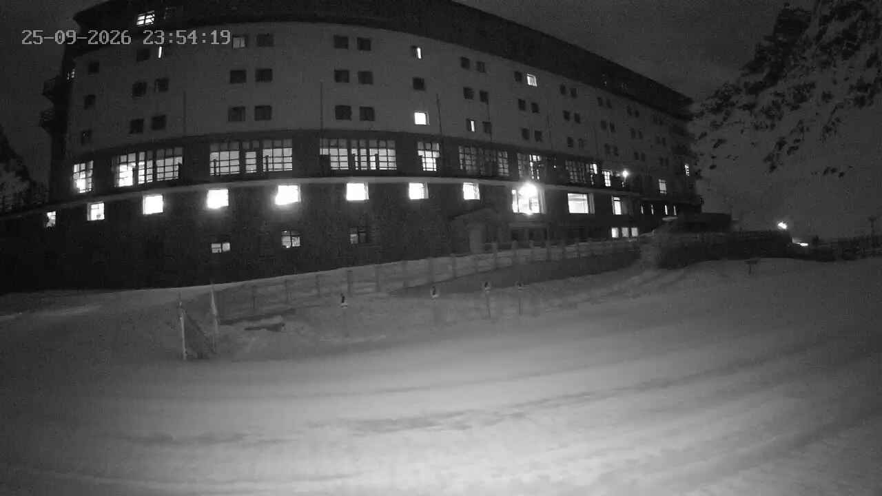 Portillo Ski School snow cam captured at 25 September 2026 at 11:54 pm GMT-3