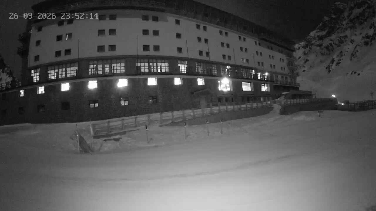 Portillo Ski School snow cam captured at 26 September 2026 at 11:52 pm GMT-3