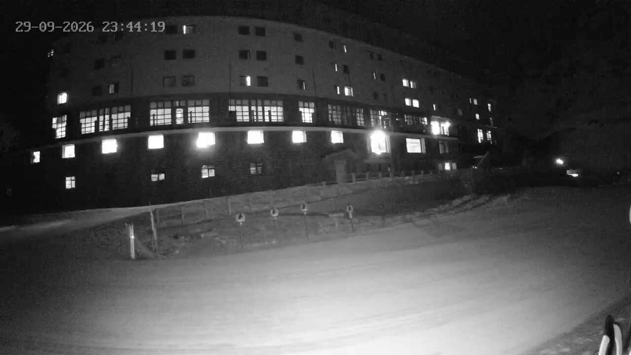 Portillo Ski School snow cam captured at 29 September 2026 at 11:44 pm GMT-3
