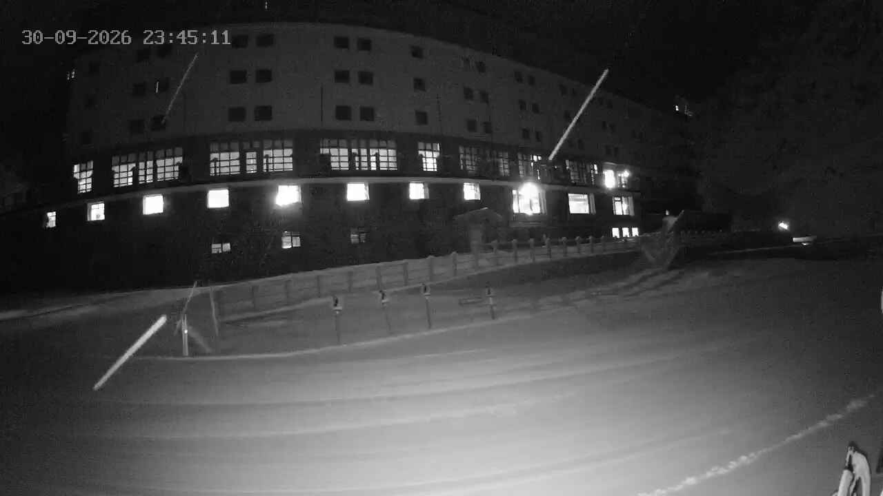 Portillo Ski School snow cam captured at 30 September 2026 at 11:45 pm GMT-3