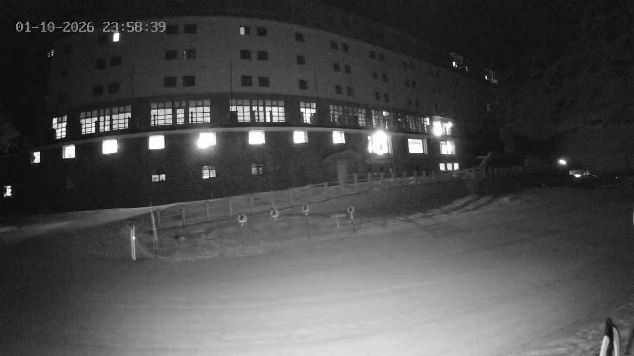 Portillo Ski School snow cam captured at 1 October 2026 at 11:59 pm GMT-3