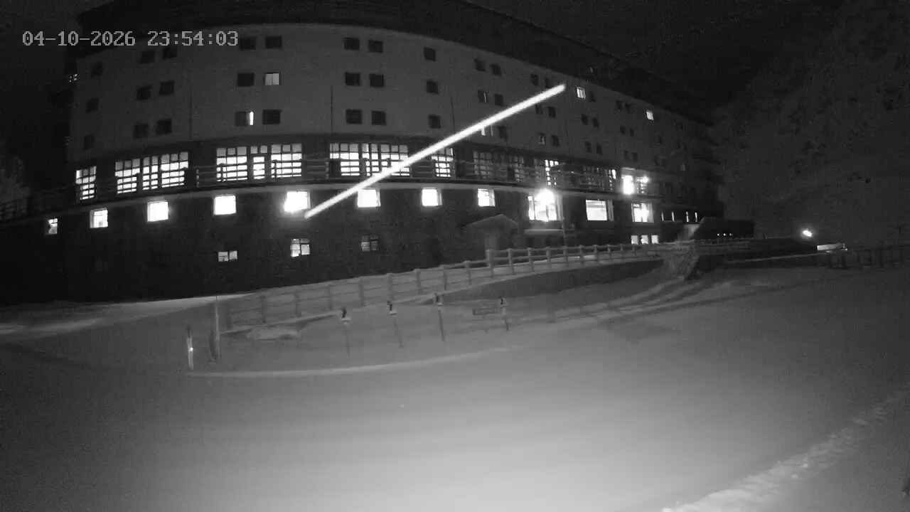Portillo Ski School snow cam captured at 4 October 2026 at 11:54 pm GMT-3