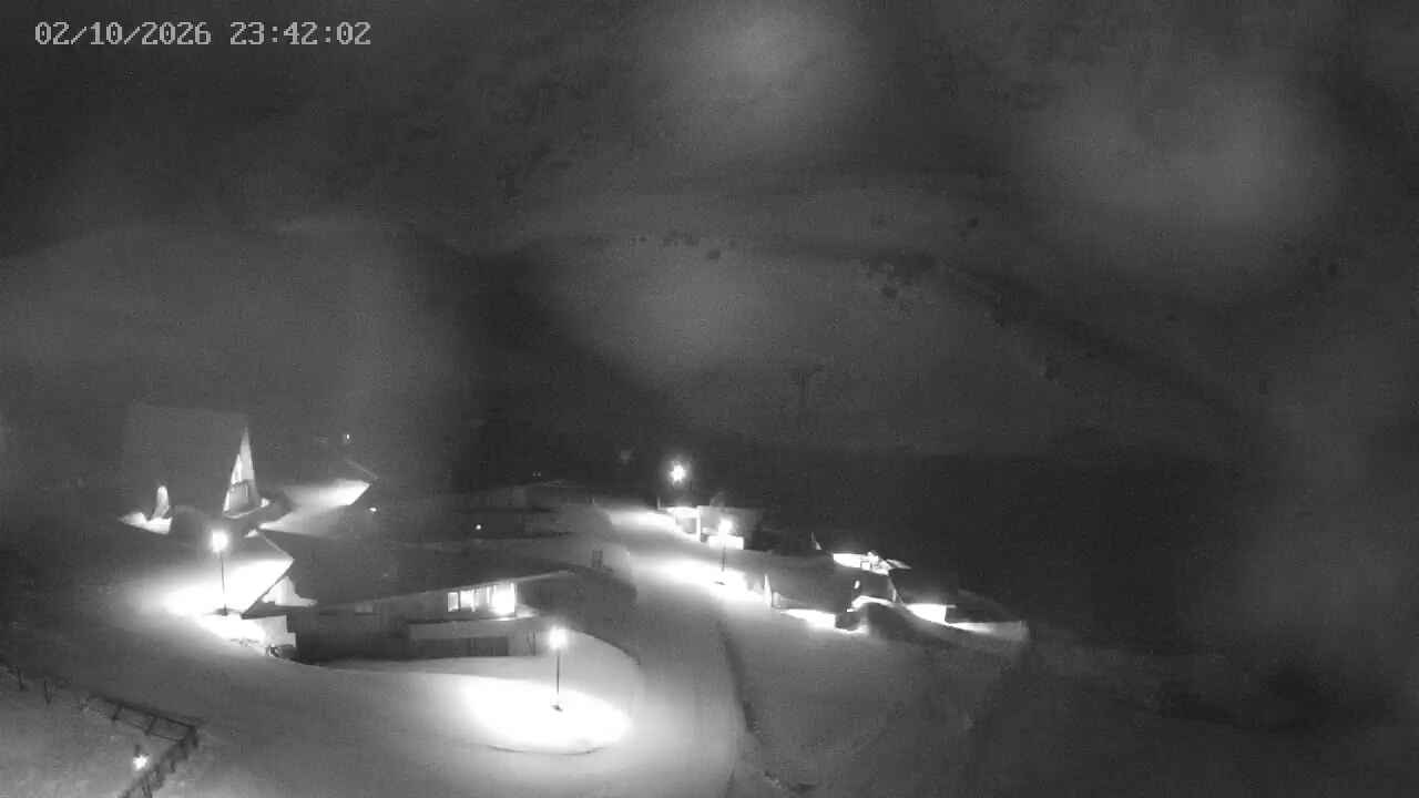 Portillo Roca Jack snow cam captured at 2 October 2026 at 11:42 pm GMT-3